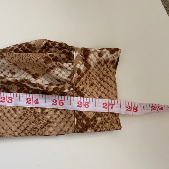 H&M Women's Animal Print Button Down Blouse Top Long Sleeve Size 6 - Picture 8 of 8